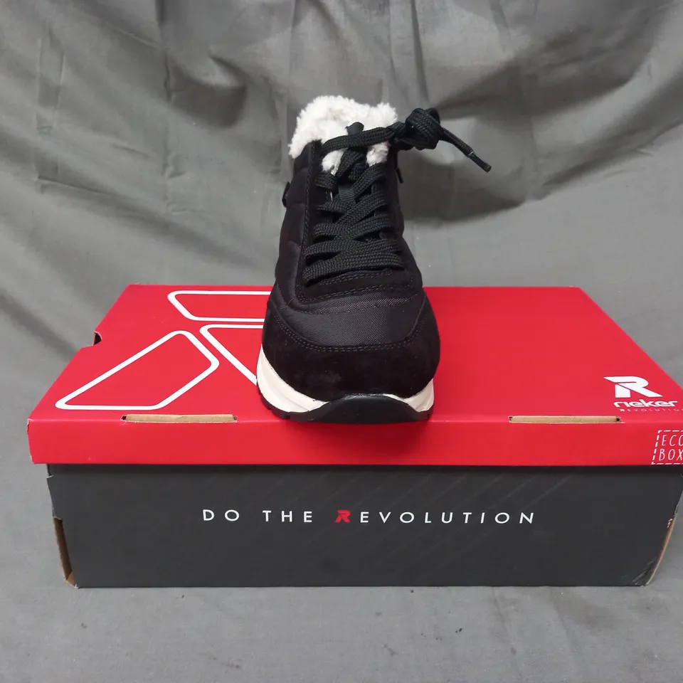 BOXED PAIR OF RIEKER SHOES IN BLACK SIZE 5