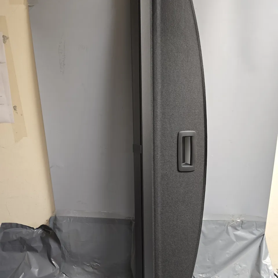 PEUGEOT RETRACTABLE REAR TRUNK CARGO SHELF - COLLECTION ONLY