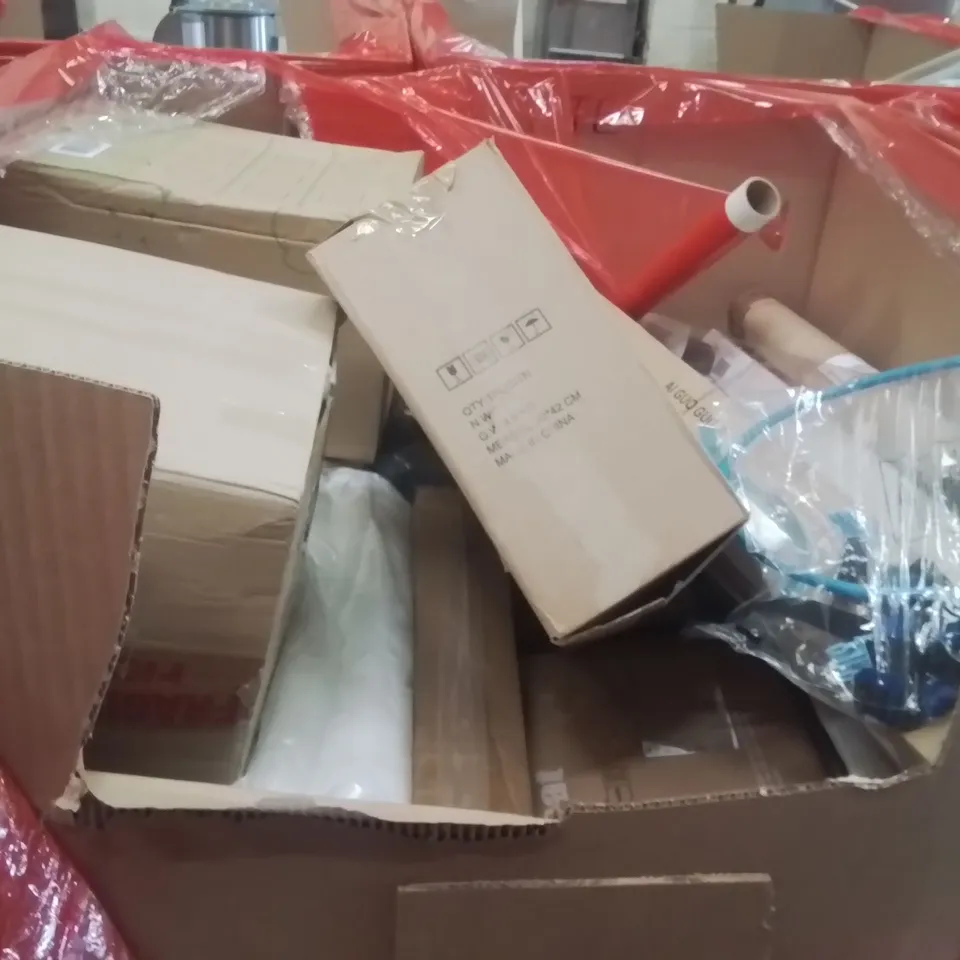 PALLET OF ASSORTED HOUSEHOLD GOODS AND PRODUCTS TO INCLUDE;ROLLER BLINDS,CAT LITTER TRAY,BASEBALL BAT