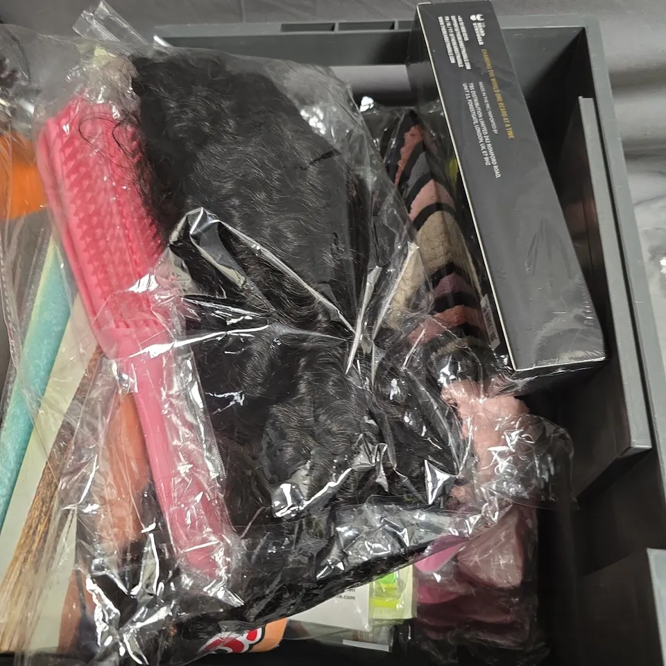 APPROXIMATELY 7 ASSORTED HEALTH AND BEAUTY PRODUCTS INCLUDING VIKING ROLLER BRUSH AND X PRESSION HAIR EXTENSION 