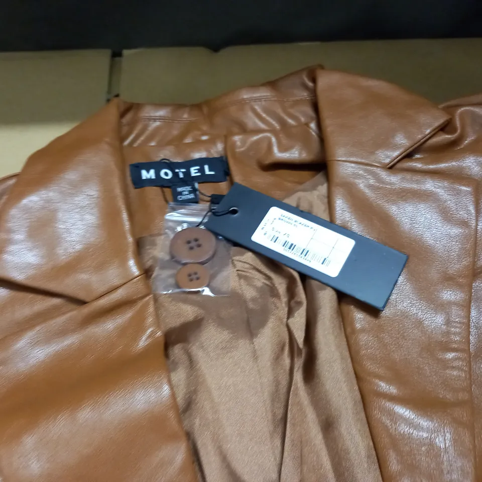 MOTEL SAKEN BROWN PU BLAZER - XS