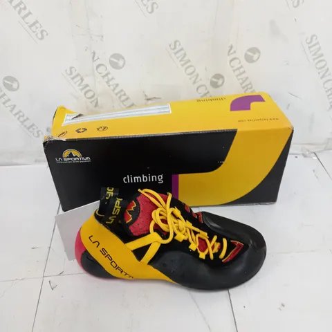 BOXED PAIR OF LA SPORTIVA CLIMBING 10R GENIUS UK 8