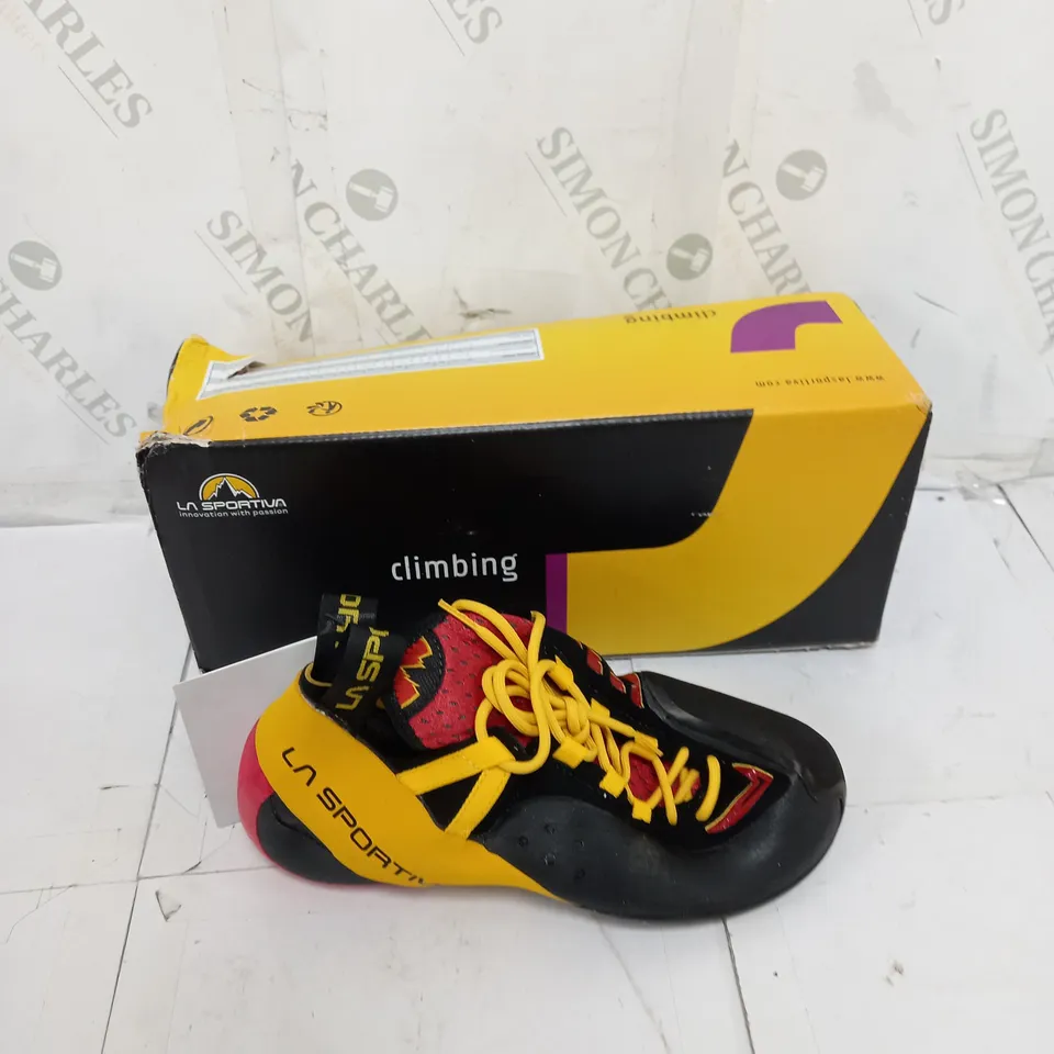 BOXED PAIR OF LA SPORTIVA CLIMBING 10R GENIUS UK 8 