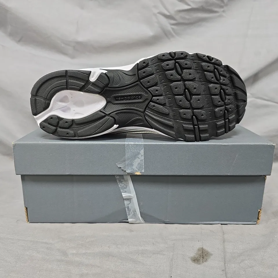 BOXED PAIR OF NEW BALANCE 530 TRAINERS IN WHITE/SILVER SIZE UK 2.5