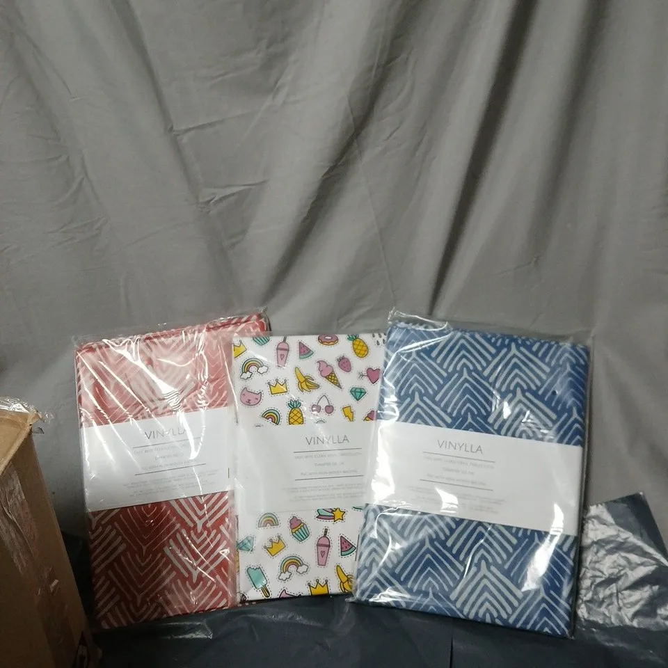 BOX OF APPROXIMATELY 40 ASSORTED VINYLLA EASY WIPE CLEAN VINYL TABLECLOTH 