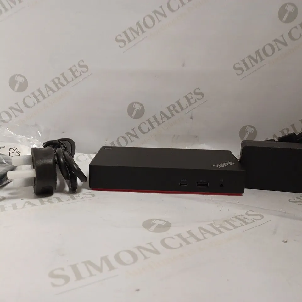 THINKPAD UNIVERSAL USB-C DOCK