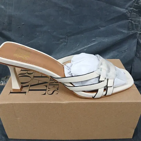BOXED PAIR OF WHERES THAT FROM OPEN TOE SHOES - UK SIZE 5