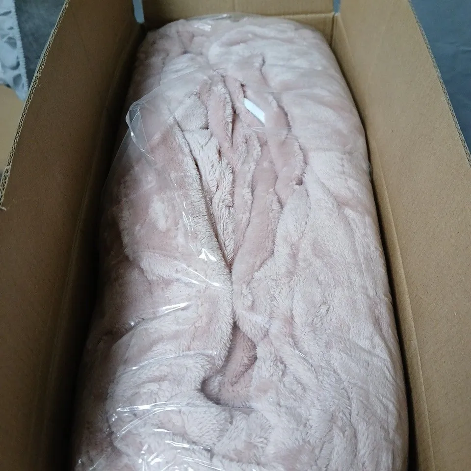 COZEE HOME FAMILY SIZED FAUX FUR & VELVETSOFT HEATEDTHROW W/ 9 HEAT SETTINGS IN PINK