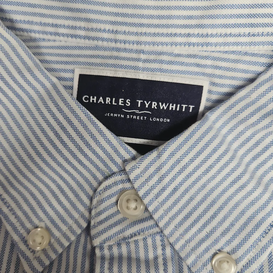 CHARLES TYRWHITT LONG SLEEVE BUTTON SHIRT IN BLUE/WHITE - LARGE