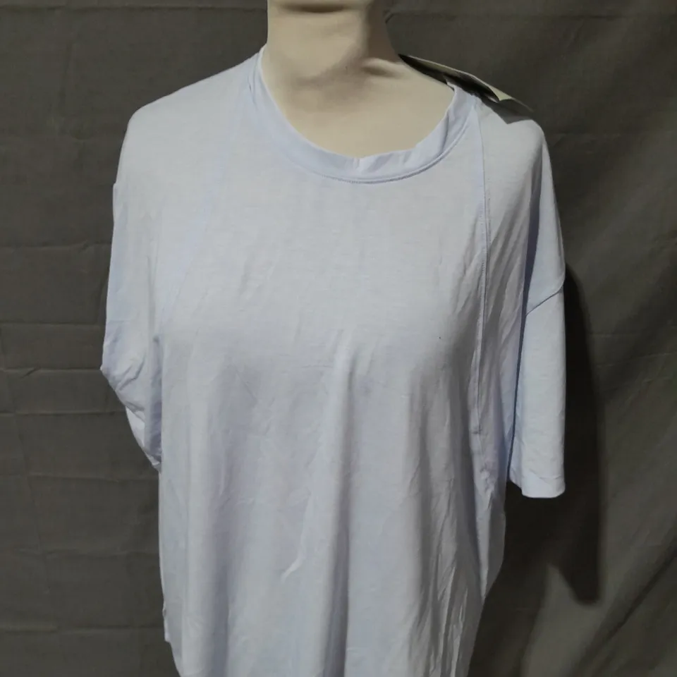 SWEATY BETTY SOFT FLOW STUDIO TEE IN SALT BLUE - L