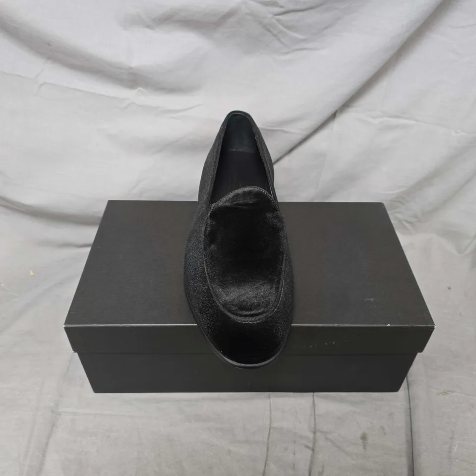 BOXED PAIR OF HAWES & CURTIS VELVET BELGIAN LOAFERS IN BLACK - SIZE 10