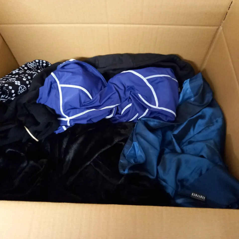 LARGE QUANTITY OF ASSORTED CLOTHING ITEMS TO INCLUDE ZARA, TURNBULL & ASSER AND ISPIRATO