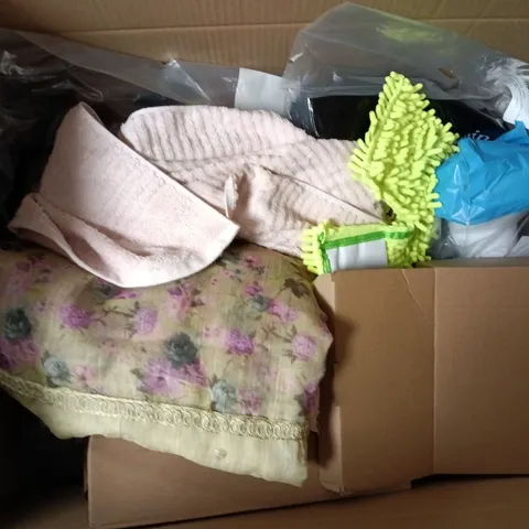 BOX OF APPROXIMATELY 15 ASSORTED HOUSEHOLD ITEMS TO INCLUDE CLOTHING ITEMS, WORK LIGHT AND TAPE MEASURE