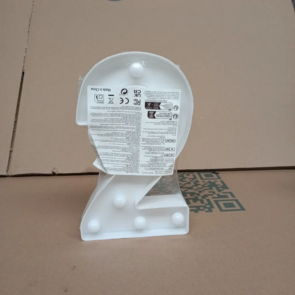 BOX OF APPROXIMATELY 10 ASSORTED GOODS INCLUDING PLASTIC BOXES, NUMBER 2 LAMP AND PLASTIC SIGNS