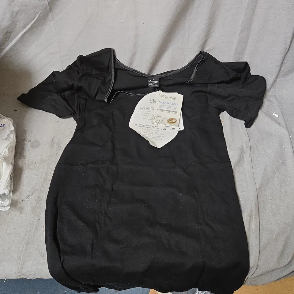 BOX OF APPROXIMATELY 20 ASSORTERD CLOTHING ITEMS INCLUDING SUSA BRAS (BLACK & WHITE) , GUY DE FRANCE BRA SIZE 34C , OSCALITO TEE SHIRT AND SILHOUETTE BRA