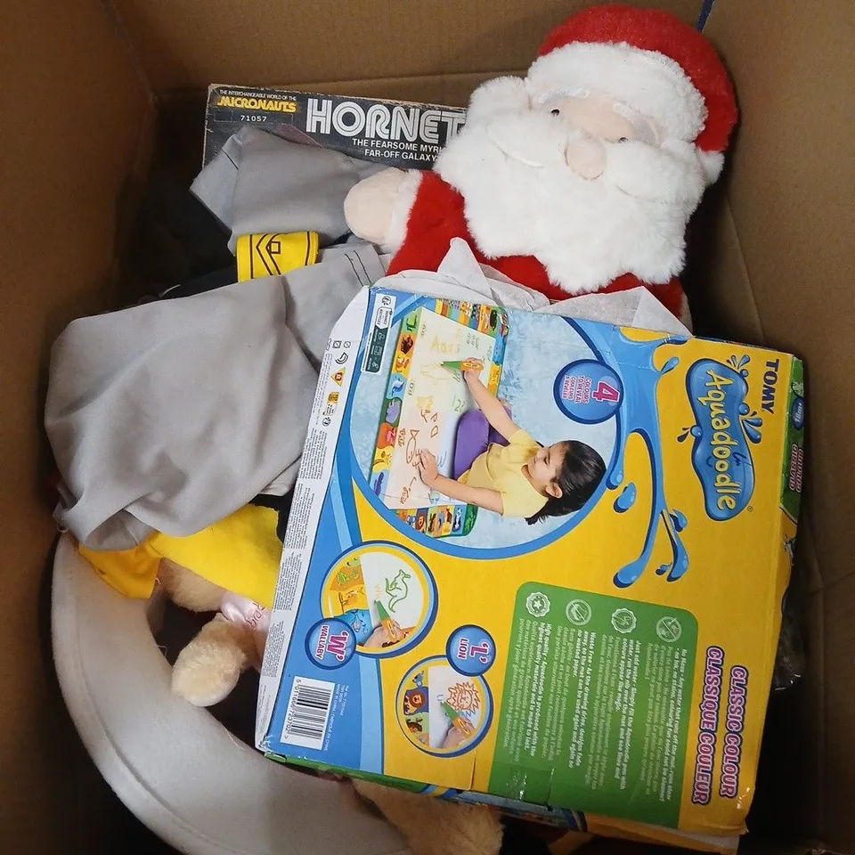 BOX OF APPROXIMATELY 25 ASSORTED TOYS/RELATED ITEMS TO INCLUDE THE FLASH COSTUME, BATMAN COSTUME, AQUADOODLE, FATHER CHRISTMAS HOT WATTLE BOTTLE, BABY BALLET SOFT TOY ETC