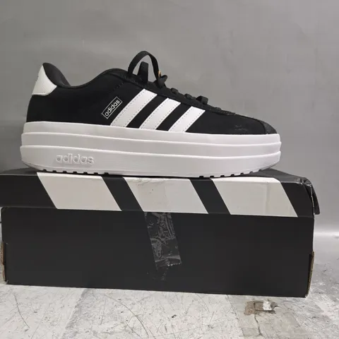 BOXED PAIR OF ADIDAS VL COURT BOLD SHOES IN BLACK/WHITE SIZE UK 4.5