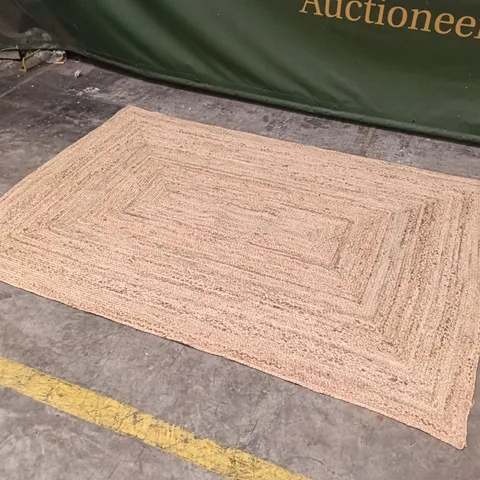 QUALITY DESIGNER AREA RUG - APPROXIMATELY 233CM X 160CM