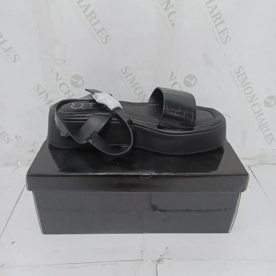 KOI FOOTWEAR LADIES BLACK CROC SKIN STYLE SLIDERS SIZE 7