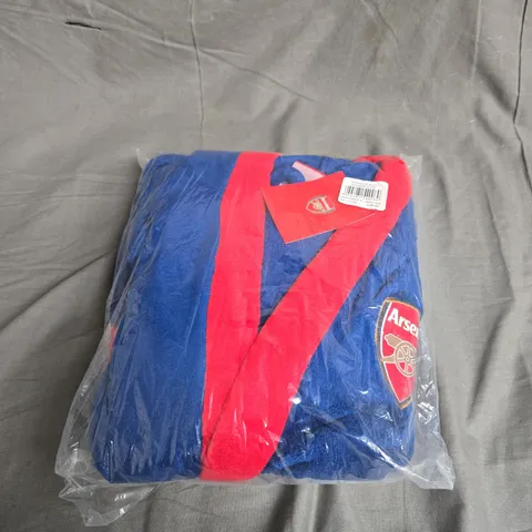 BAGGED ARSENAL FC BOYS DRESSING GOWN IN RED/BLUE SIZE 7-8YRS