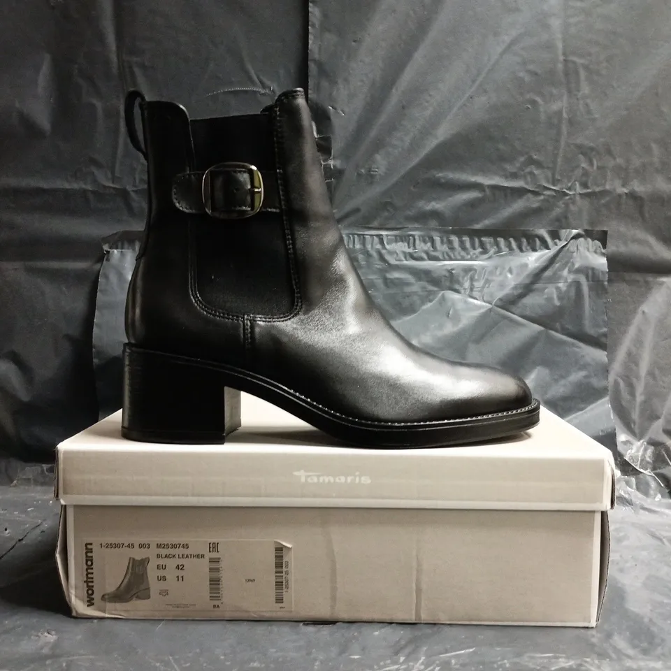 BOXED PAIR OF TAMARIS ANKLE BOOTS IN BLACK SIZE EU 42