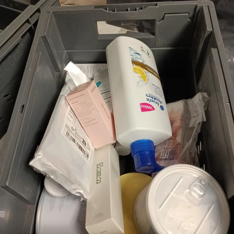 APPROXIMATELY 15 ASSORTED ITEMS OF COSMETICS INCLUDING DOVE BODY SCRUB, SURE DEODORANT STICK, HEAD AND SHOULDERS SHOWER AND INSTANT CUTICLE REMOVER