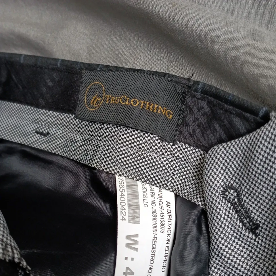 TRUCLOTHING MEN'S 3PCE SUIT IN BLACK CHECK – SIZE W: 44