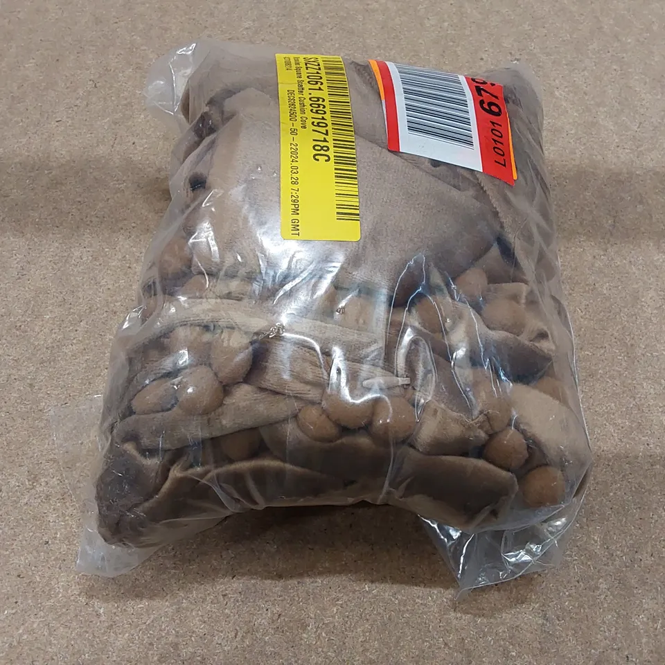 BAGGED KNOWLES SQUARE SCATTER CUSHION COVER, 50CM X 50CM (1 ITEM)