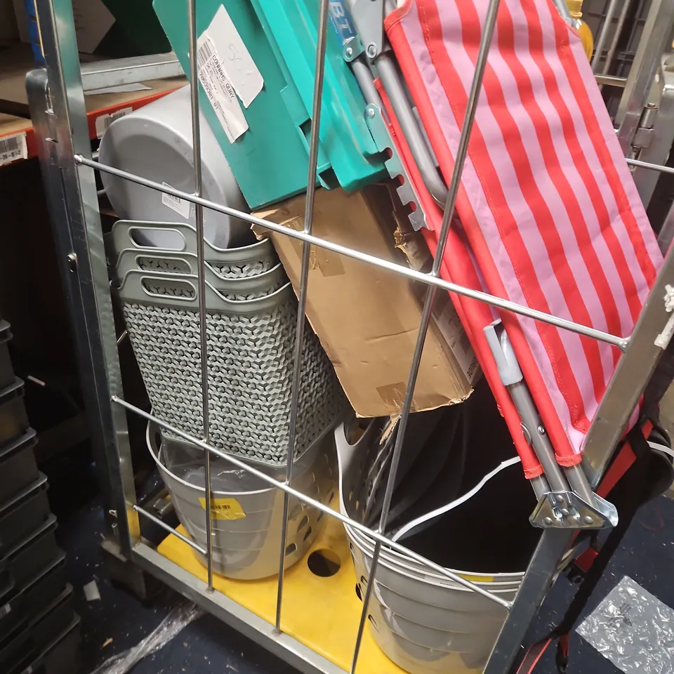 CAGE OF APPROXIMATELY 8 ASSORTED HOUSEHOLD ITEMS TO INCLUDE - LAUNDRY BASKET - TUPPERWARE - CHAIR - ETC