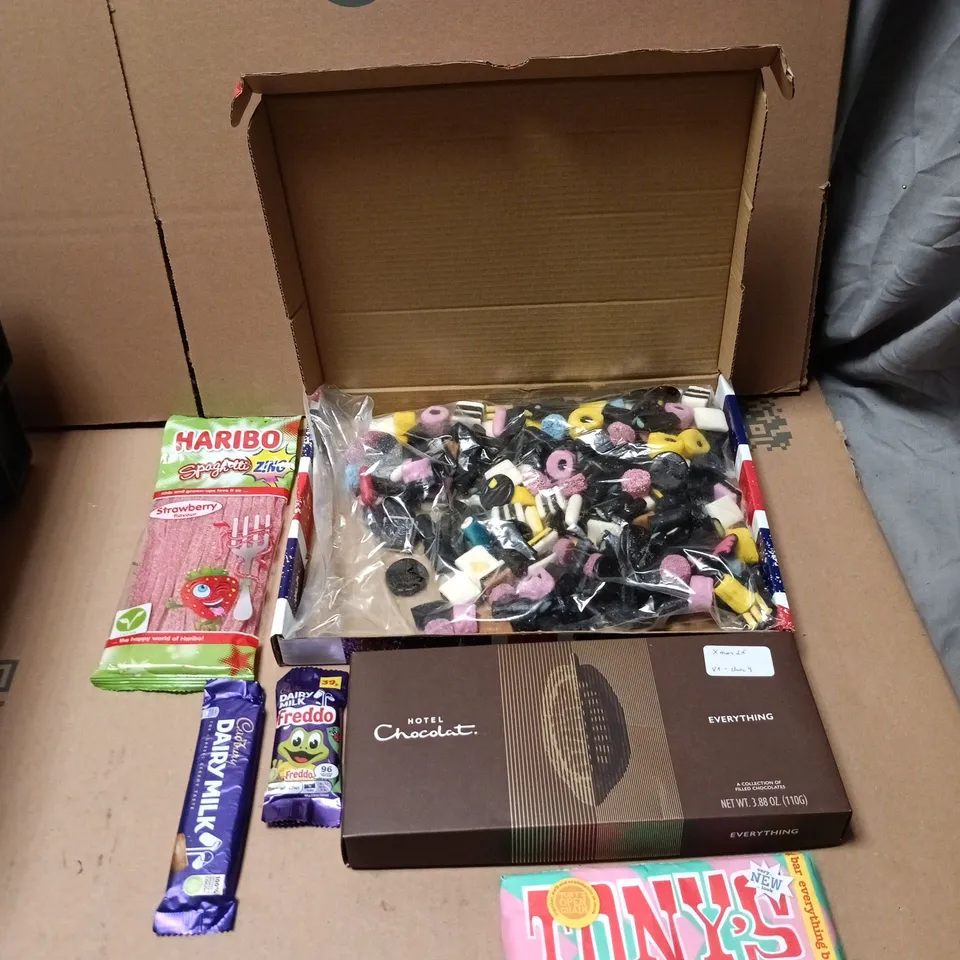 APPROXIMATELY 20 ASSORTED FOOD AND DRINK ITEMS TO INCLUDE - LIQOURICE ALLSORTS, HARIBO SPAGHETTI AND TONY'S CHOCOLONELY CHOCOLATE BAR