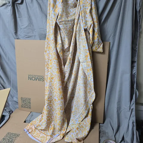 BOX OF APPROXIMATELY 50 FLORAL ROBE/KIMONOS 