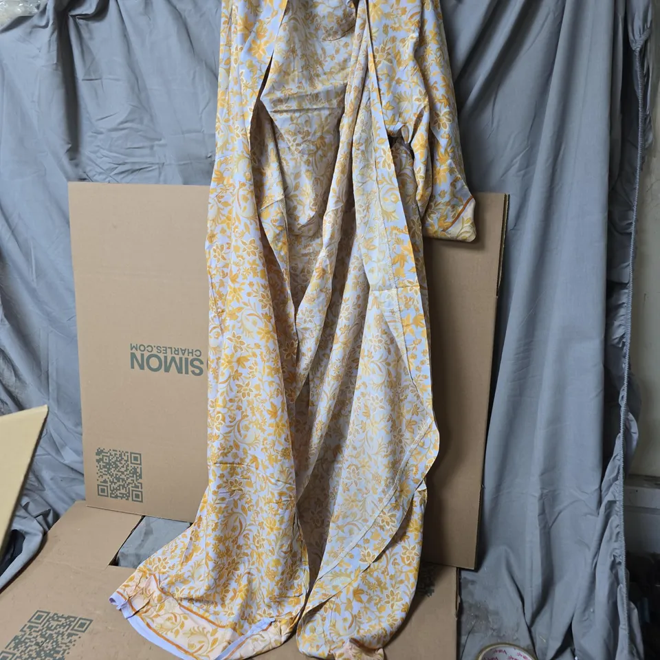 BOX OF APPROXIMATELY 50 FLORAL ROBE/KIMONOS 