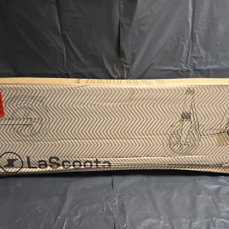BOXED LASCOOTA SCOOTER IN BLACK/BLUE - COLLECTION ONLY