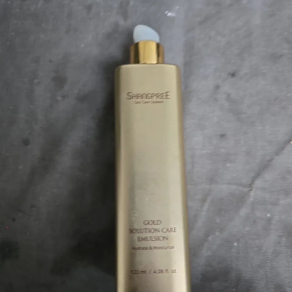 TOTE OF APPROXIMATELY 20 ASSORTED HEALTH/BEAUTY ITEMS TO INCLUDE: CARE EMULSION AND TOOTHBRUSH STERILIZER