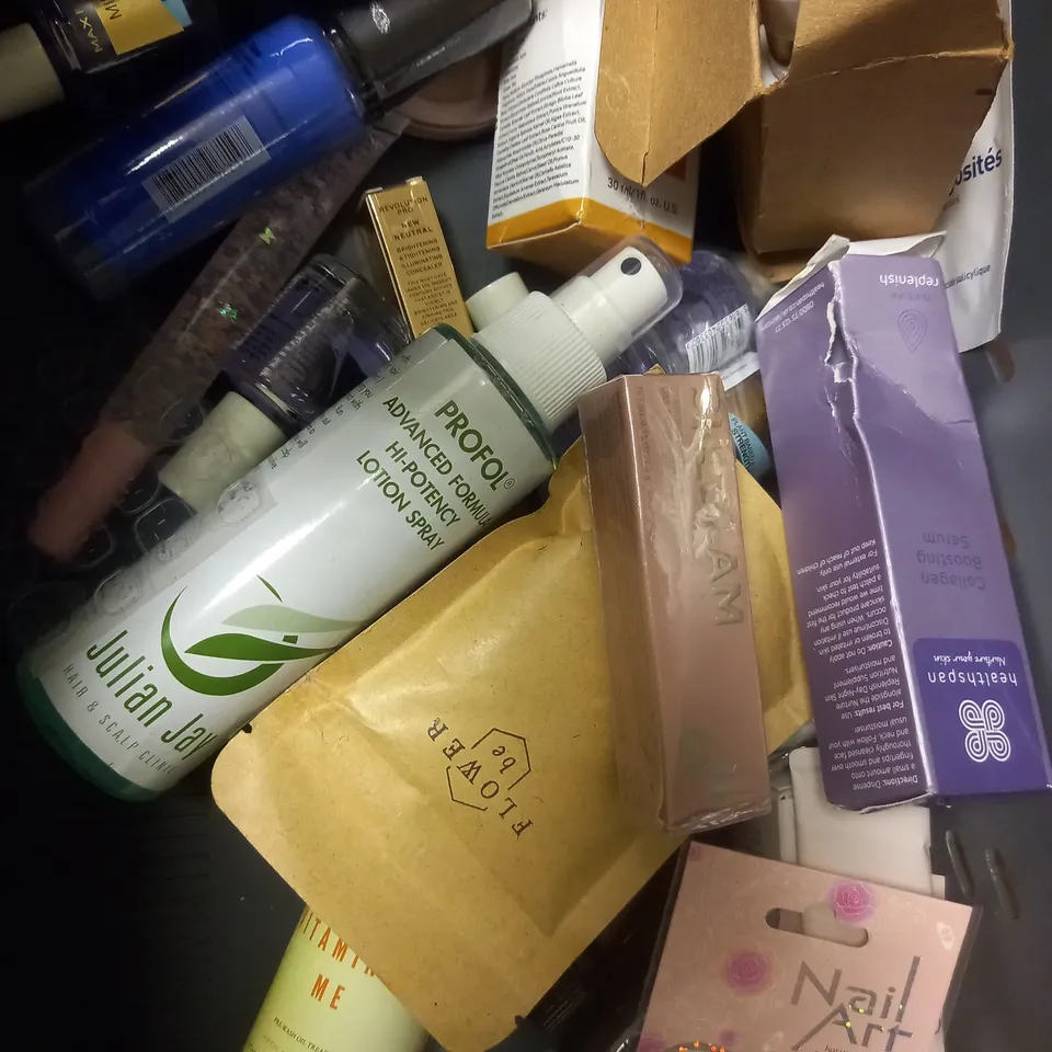 BOX OF APPROX 12 ASSORTED BEAUTY PRODUCTS TO INCLUDE L'OREAL ELVIVE LEAVE-IN SPRAY, EYLURE DYBROW #DARK BROWN, REVOLUTION SPACE EYESHADOW PALETTE, ETC 