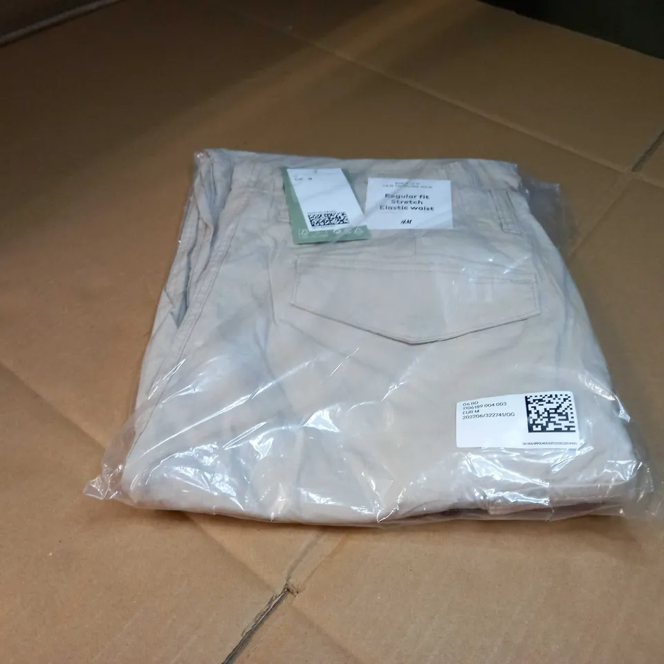 PACKAGED DESIGNER CREAM COMBAT TROUSERS - MEDIUM
