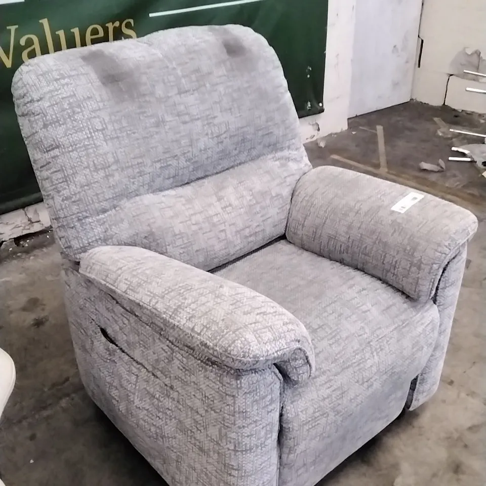 QUALITY BRITISH DESIGNED & MANUFACTURED G PLAN CHADWICK DUAL ELEVATE ARMCHAIR REMCO LIGHT GREY FABRIC