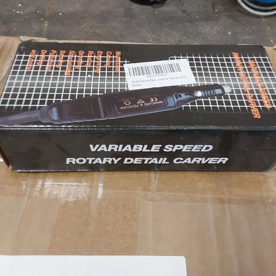 BOX OF BRAND NEW ASSORTED LIGHT BULBS AND ELECTRICALS TO INCLUDE;