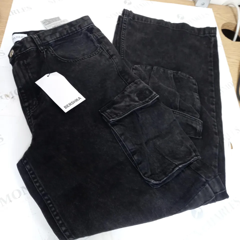 BERSHKA WIDE KED DENIM CARGOS SIZE 10