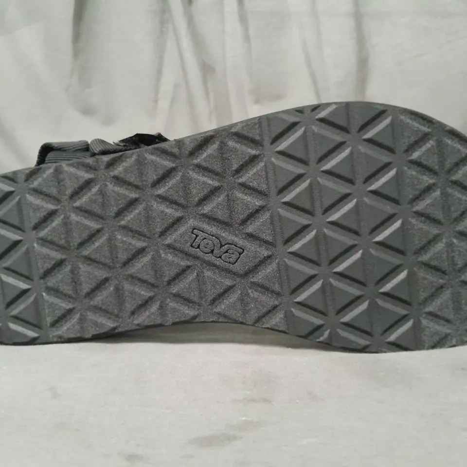 BOXED PAIR OF TEVA OPEN TOE SANDALS IN BLACK UK SIZE 8