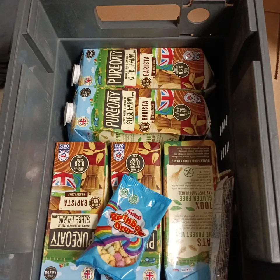 APPROXIMATELY 10 ASSORTED FOOD AND DRINKS ITEMS TO INCLUDE - R WHITES DIET LEMONADE, BARISTA STYLE OAT MILK, ROBINSONS FRUIT & BARLEY PEACH SQUASH ETC 