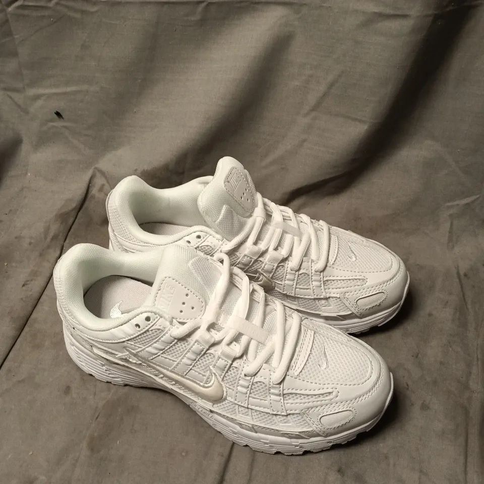 NIKE RIDELINER WHITE TRAINERS SIZE 6