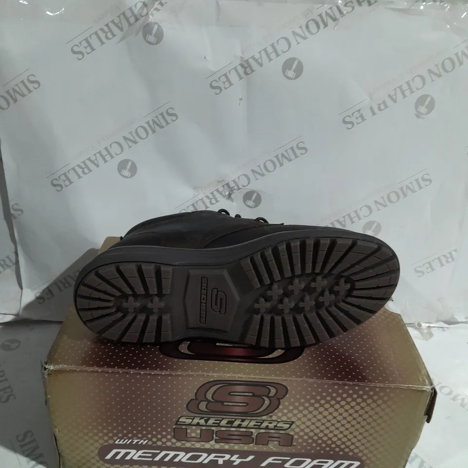 BOXED PAIR OF SKECHERS LEATHER BOOTS IN CHOCOLATE SIZE 8