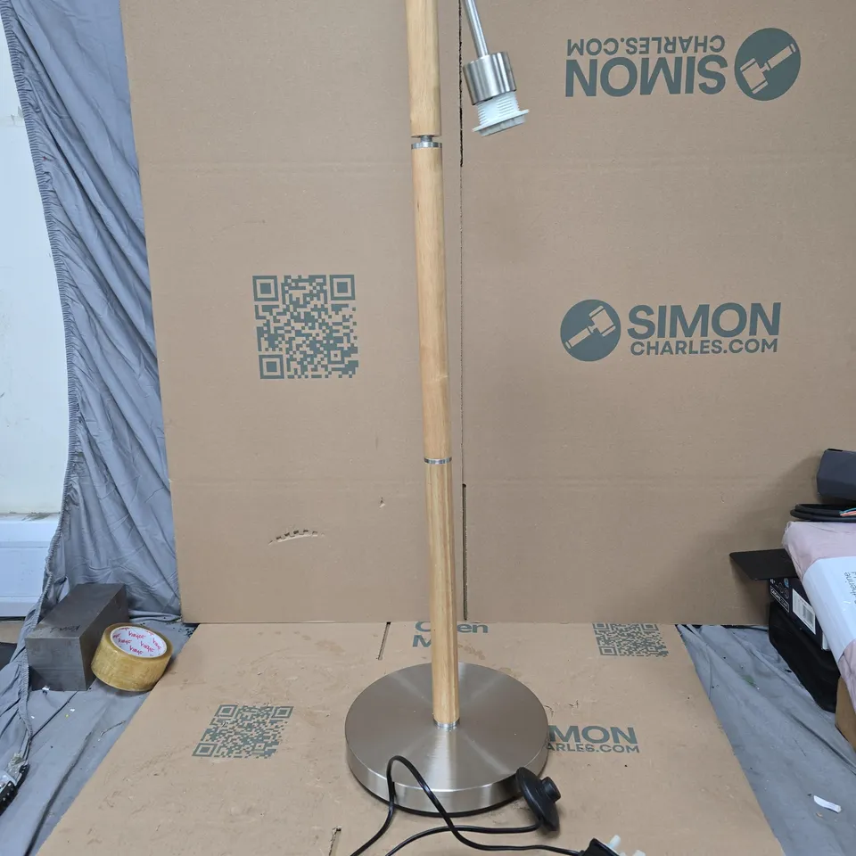 FLOOR LAMP WITH WOODEN SHAFT AND BRUSHED METAL BASE