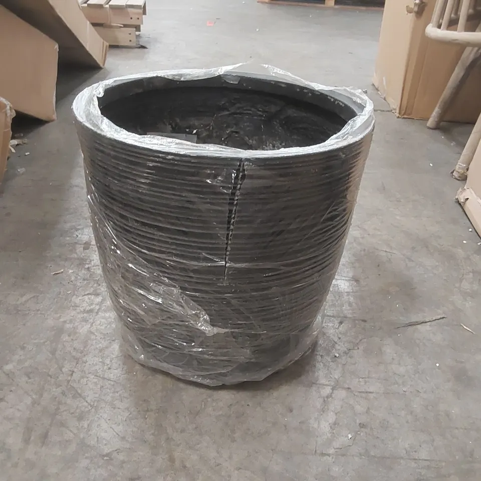 RODBOROUGH LARGE PLANTER 