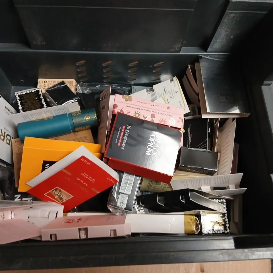 LARGE QUANTITY OF ASSORTED TESTER AND SAMPLE FRAGRANCES