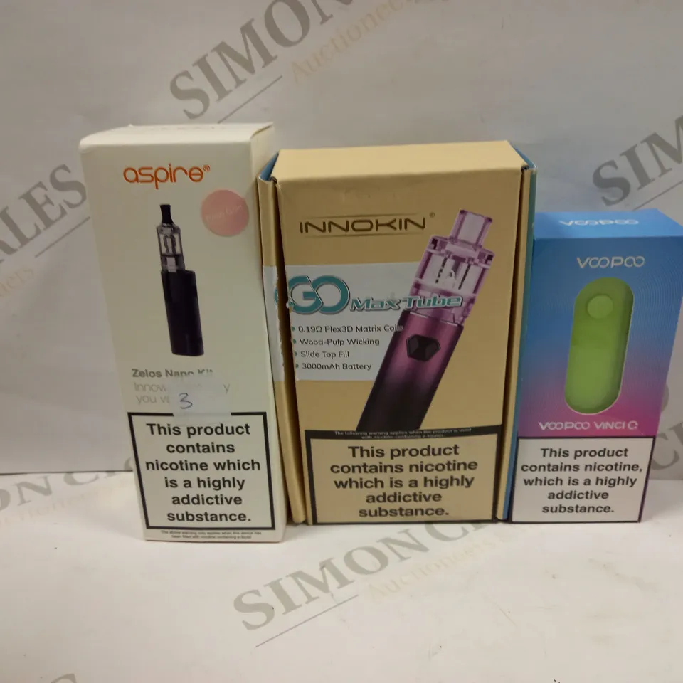 BOX OF APPROXMATELY 26E-CIGARETTES AND LIQUIDS TO INCLUDE ASPIRE ZELOS NANO KIT, INNOKIN GO MAX TUBE, VOOPOO VINVI Q, ETC