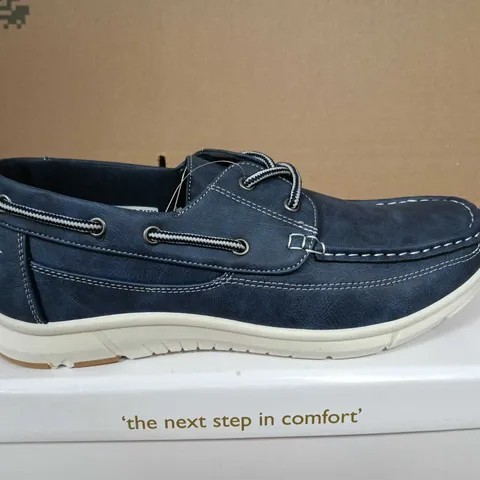 BOXED PAIR OF MENS LACE UP CASUAL SHOES IN NAVY - JOHN BY DR KELLER -  UK SIZE 7