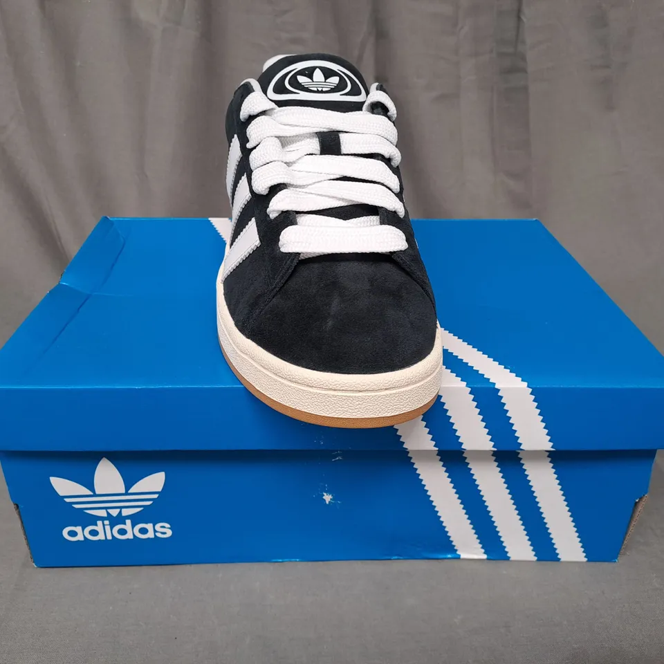 BOXED PAIR OF ADIDAS CAMPUS 00S SHOES IN BLACK/WHITE UK SIZE 9