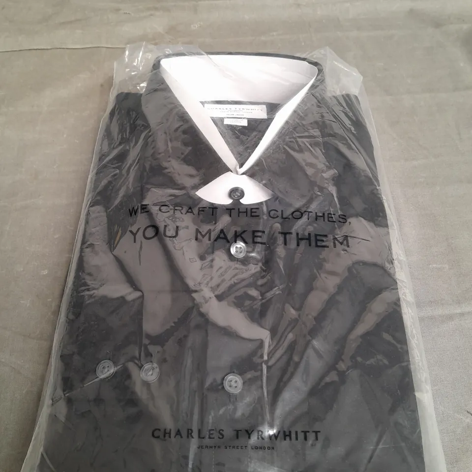 CHARLES TYRWHITT NON IRON POPLIN CLASSIC FIT SHIRT SIZE 43/86CM 